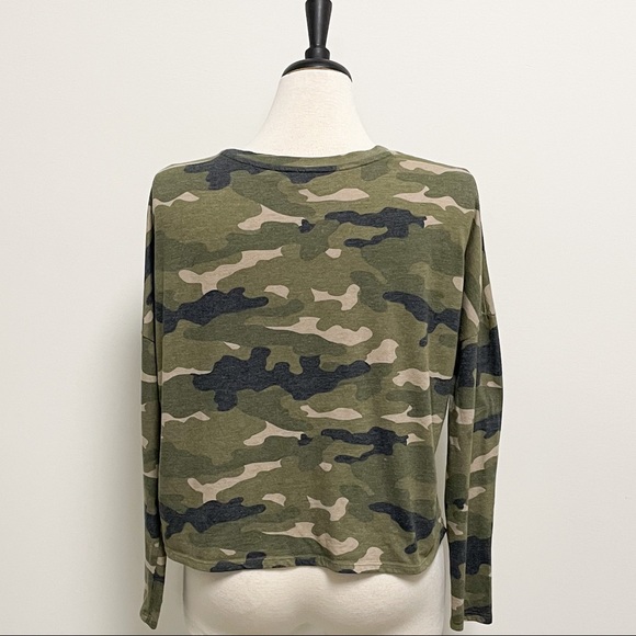 Express Camo Camouflage Top Medium Shorter Length Boxy Cut Pocket Long Sleeve - Picture 8 of 9